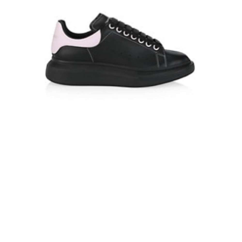 Alexander McQueen
Oversized Leather Platform Sneakers in Black and Rose color